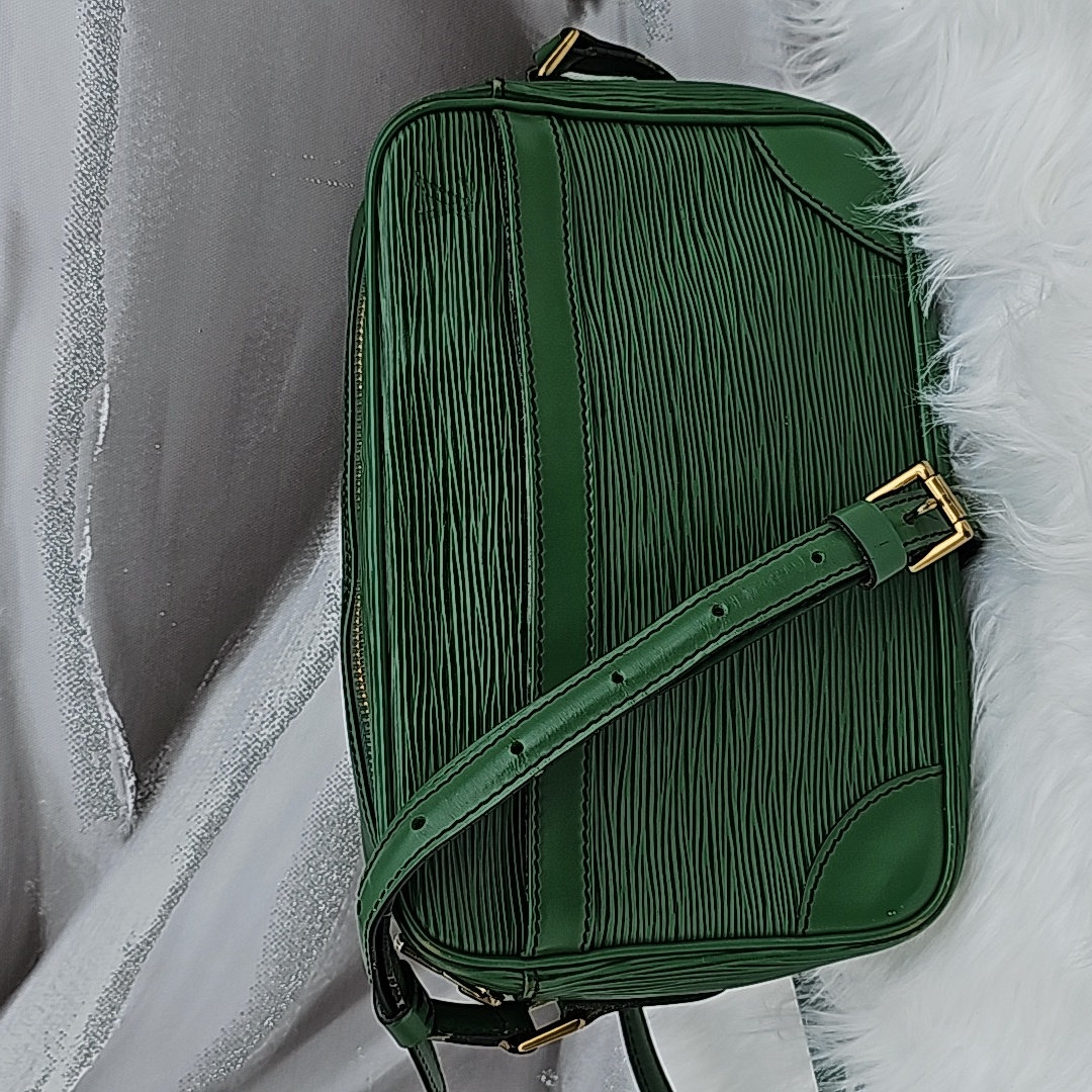 Lv Epi Leather Trocardero